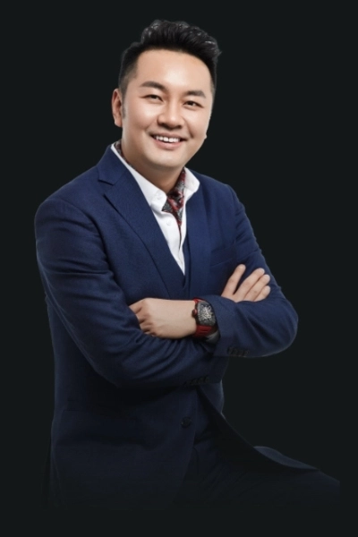 Chairman and Founder of Crostars-Shi Zhe Yuan
