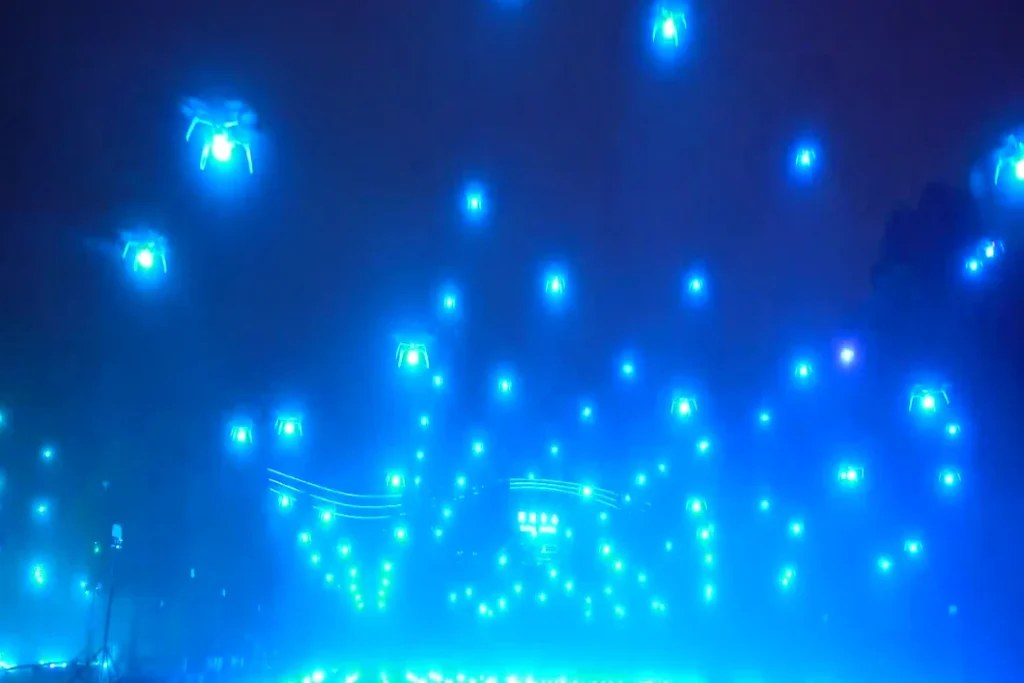 Crostars drone light show night performance, Chengdu, 2020