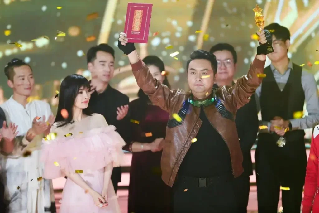 Shi Zheyuan raising trophy and certificate after winning China’s Got Talent 2019 grand prize on stage, 2019