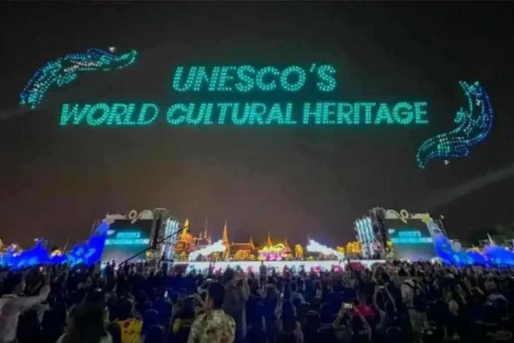 Crostars drones spelling UNESCO’s World Cultural Heritage above Bangkok Grand Palace stage, 2024