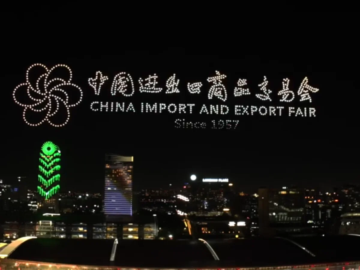 Crostars 1,000 drones forming China Import and Export Fair logo above Guangzhou skyline, 2025